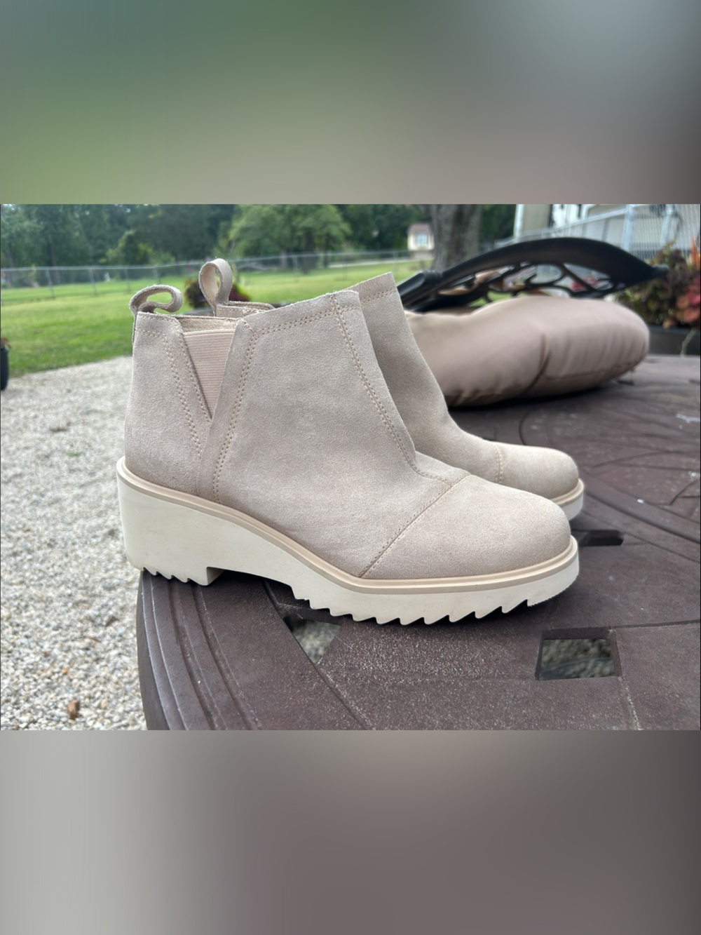 Toms Women's Suede Chelsea Booties - Beige